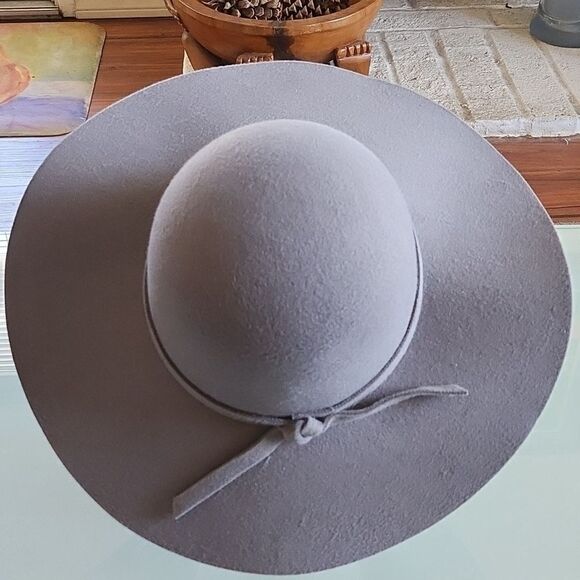 Chatties Hat  - Picture 3 of 5